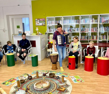 Hudební workshop s Lucií Doušovou v rámci projektu Bookstart 