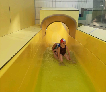Plavání s tobogánem