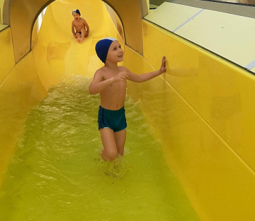 Plavání s tobogánem