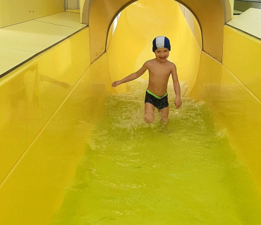 Plavání s tobogánem