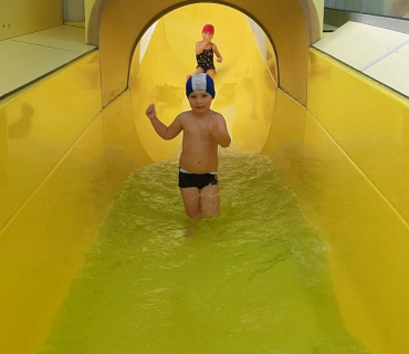Plavání s tobogánem