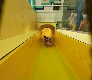 Plavání s tobogánem