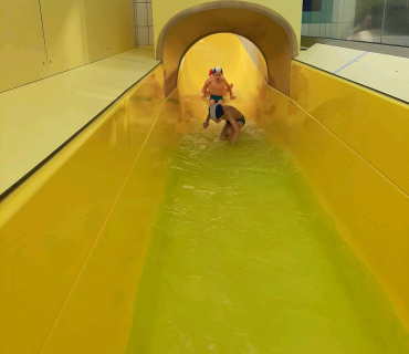 Plavání s tobogánem