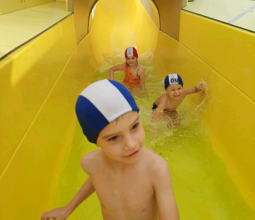 Plavání s tobogánem