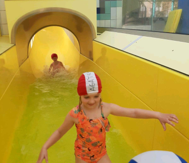 Plavání s tobogánem