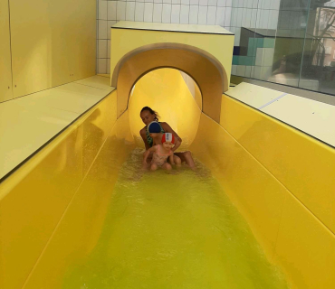 Plavání s tobogánem