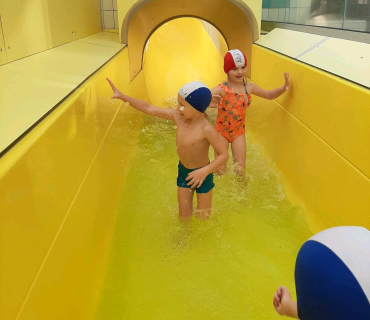 Plavání s tobogánem