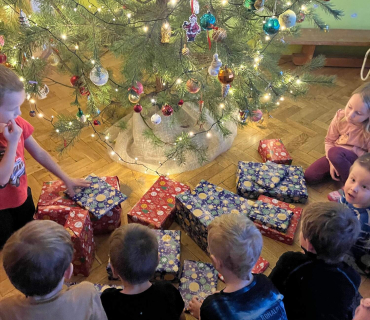 Rozbalování dárečků v MŠ