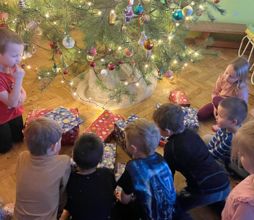 Rozbalování dárečků v MŠ