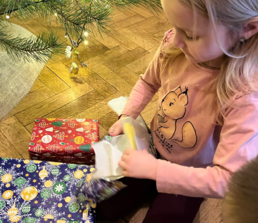 Rozbalování dárečků v MŠ